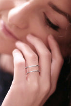 Load image into Gallery viewer, Double Line Clasp Ring