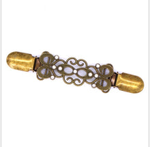 Load image into Gallery viewer, Duck-mouth Flexible Cardigan Clip - Zainab&#39;s Closet