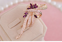 Load image into Gallery viewer, SHUANGR Crystal Flower Lapel Pin - Zainab&#39;s Closet