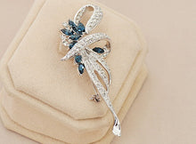 Load image into Gallery viewer, SHUANGR Crystal Flower Lapel Pin - Zainab&#39;s Closet