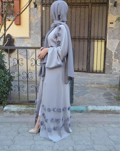 Delias Simple Flower Abaya Robe w/ Sash - Zainab's Closet